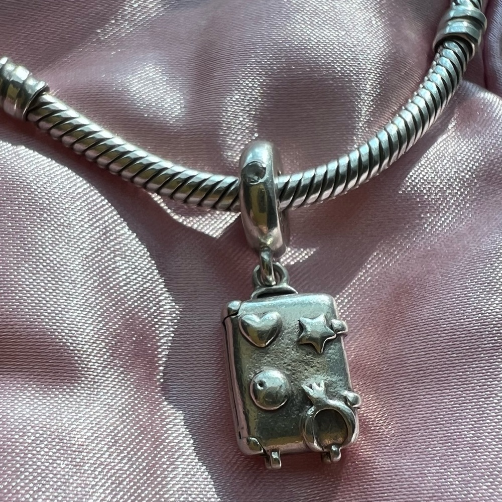 Suite case dangling and opening charm